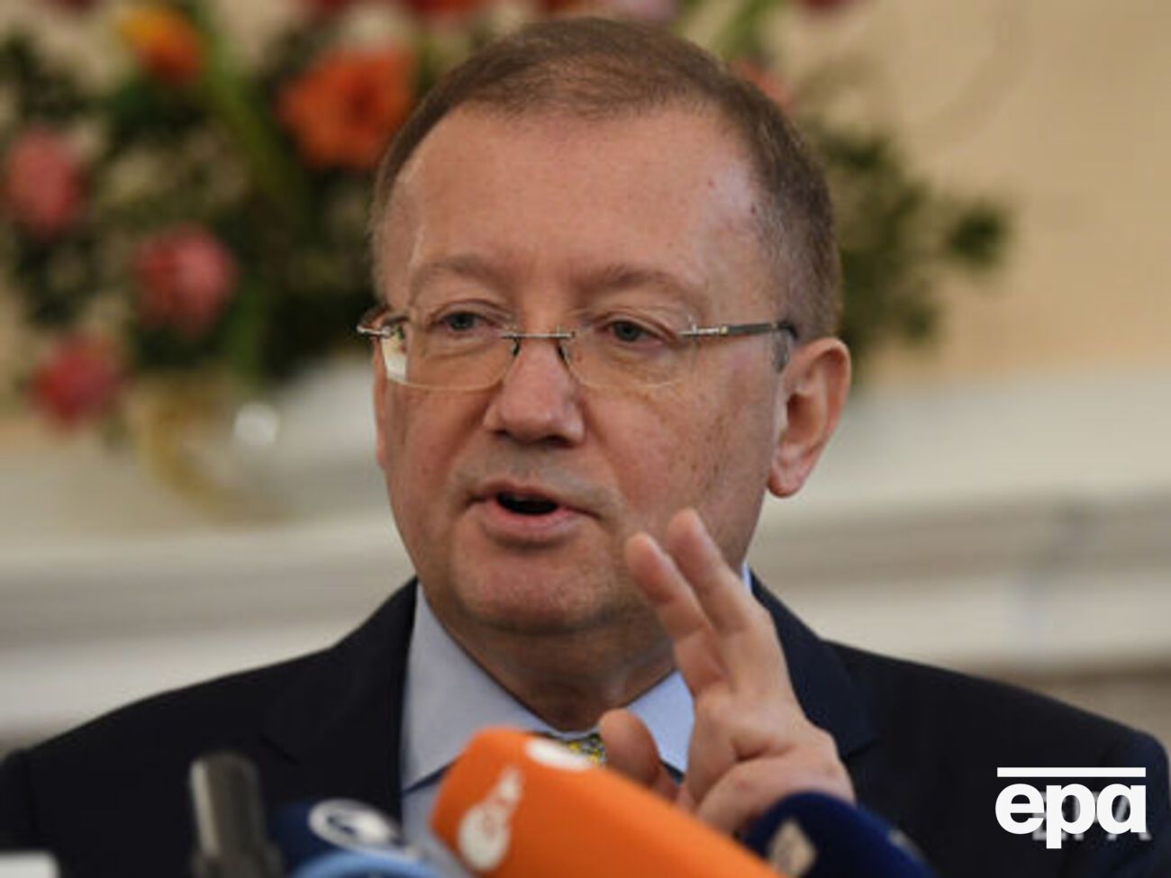 Яковенко сказал, что в посольстве РФ в Великобритании осталось "с десяток сотрудников"