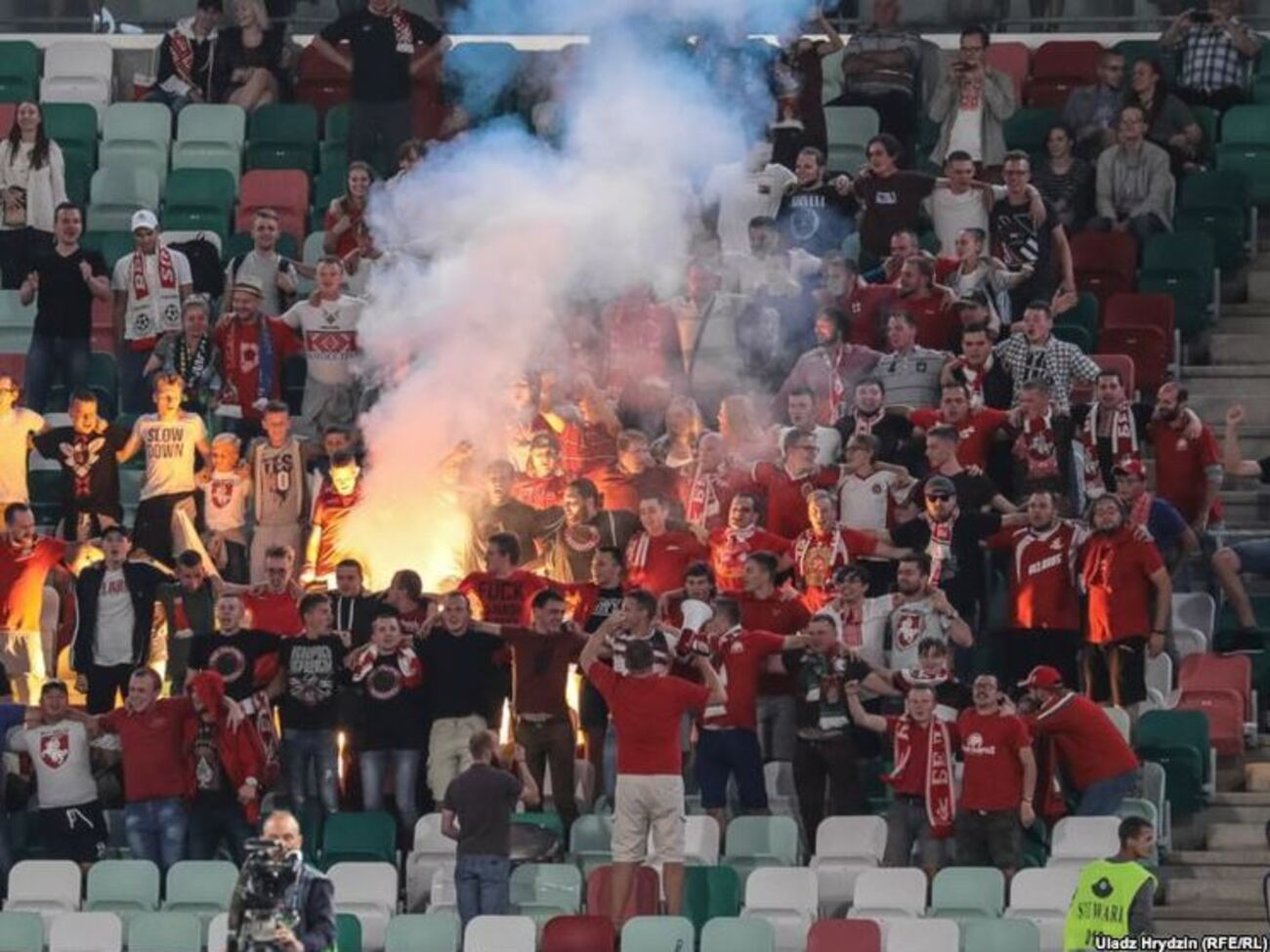 Суд Мінська заборонив гасло у зв'язку з тим, що білоруські фанати кричали його на футбольному матчі збірних Білорусі та Сан-Марино