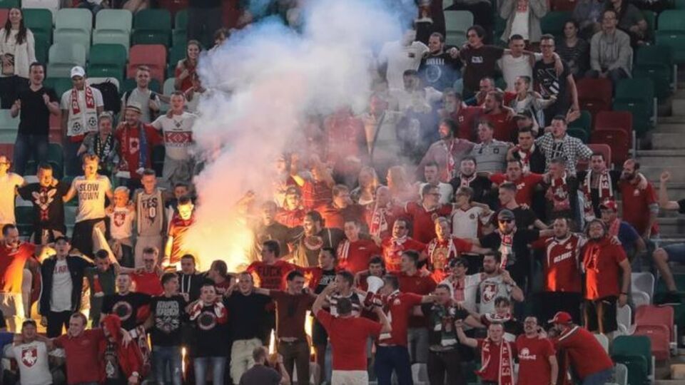 Суд Мінська заборонив гасло у зв'язку з тим, що білоруські фанати кричали його на футбольному матчі збірних Білорусі та Сан-Марино