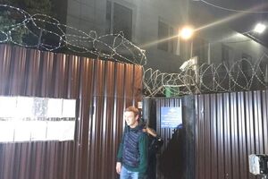 В общей сложности Навальный провел под арестом 50 суток