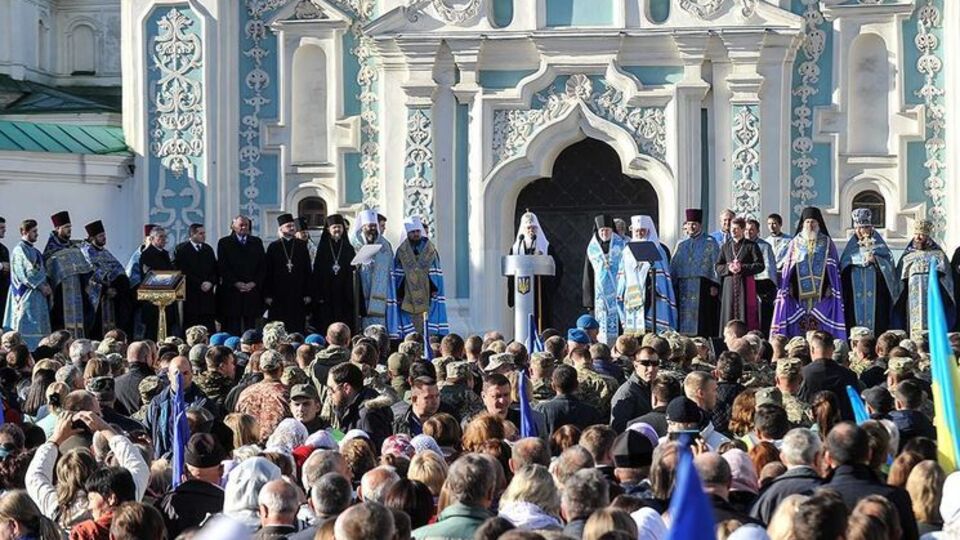 На Софійській площі зібралося кілька тисяч осіб