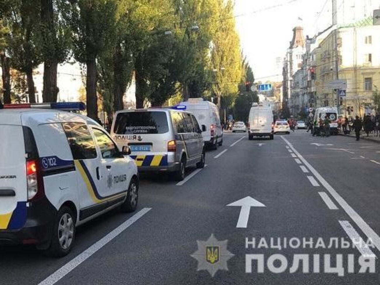За даними поліції, біля Лаври затримали приблизно сотню людей