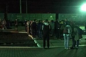 "Укрзалізниця" після протесту запустила додатковий поїзд