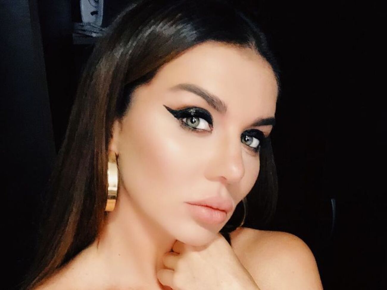 Седокова призналась, что не вошла в свои джинсы из-за лишних килограммов