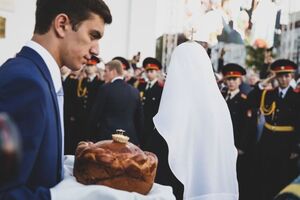 Патриарх прошел мимо приготовленного для него хлеба с солью