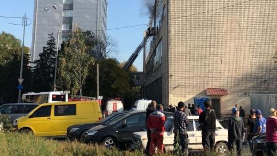 Горіло приміщення на п'ятому поверсі заводу