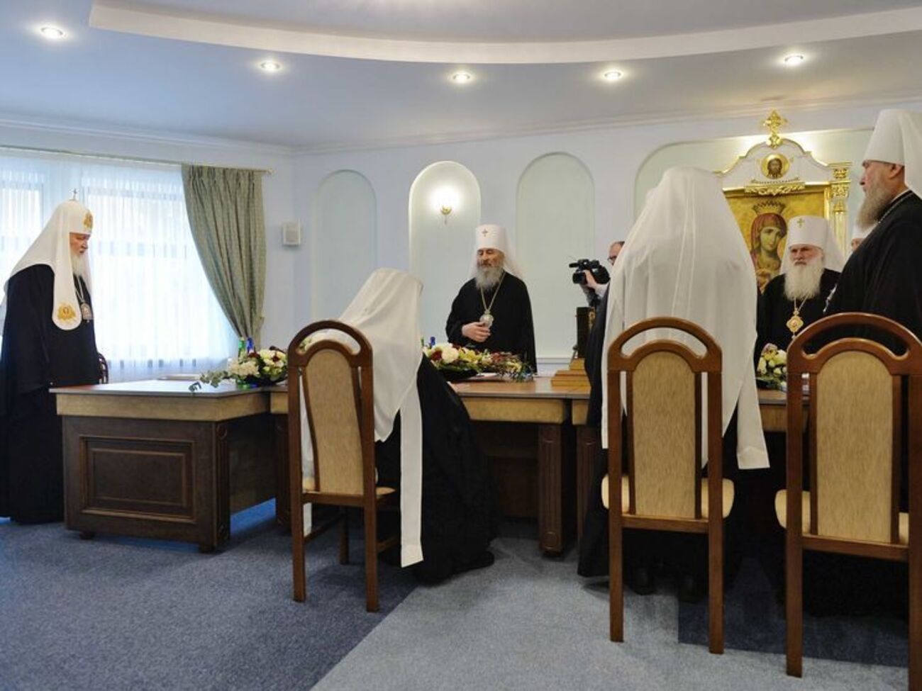 Синод РПЦ осудил "антиканонические" действия Вселенского патриархата