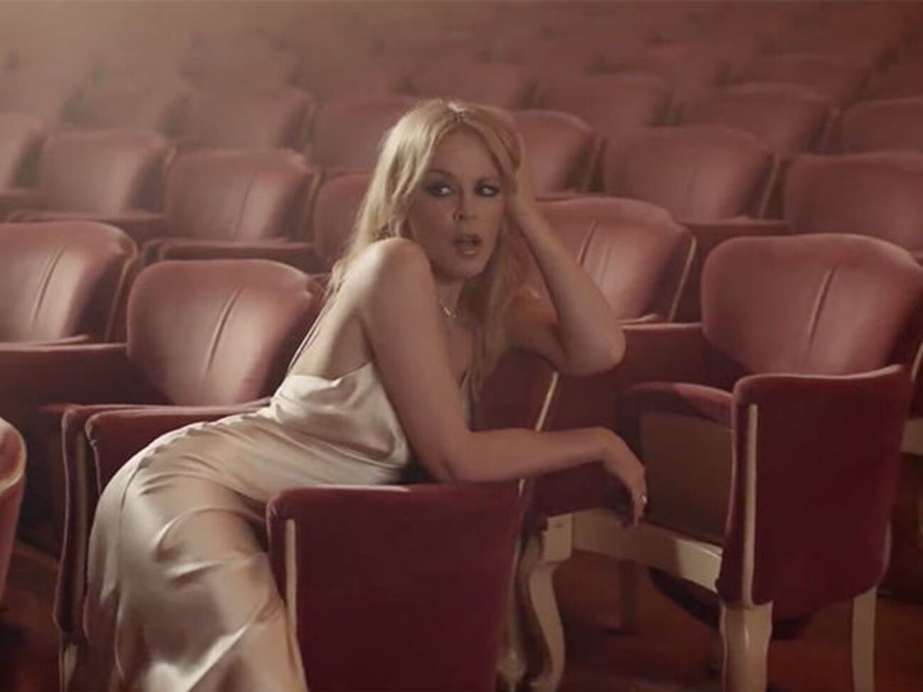 Кліп Міноуг знімали у Венеції