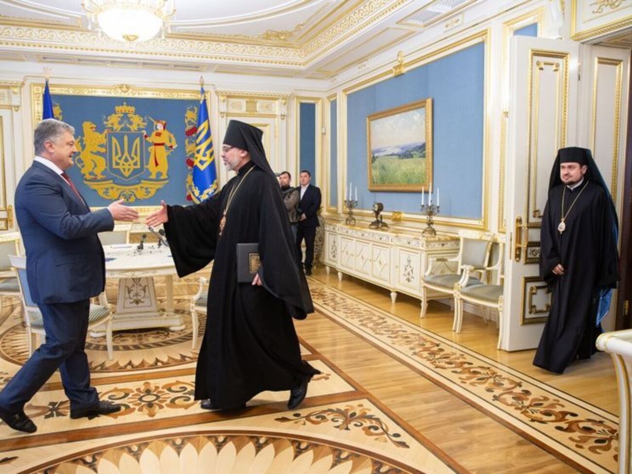 Порошенко: Господь сподобив так, що все відбулося, відбувається і буде відбуватися мирним шляхом