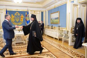 Порошенко: Господь сподобил так, что все произошло, происходит и будет происходить мирным путем