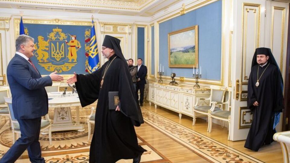 Порошенко: Господь сподобив так, що все відбулося, відбувається і буде відбуватися мирним шляхом