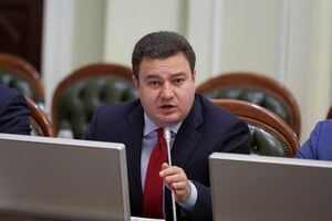 Виктор Бондарь: В 2017 году средняя зарплата директора в "Укрзалізниці" составила 435 тыс. грн, в планах на 2018 год – поднять зарплату руководству уже до 1,8 млн грн в год