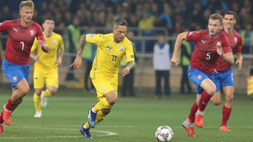 Після трьох матчів збірна України набрала дев'ять очок і гарантувала собі підвищення у класі