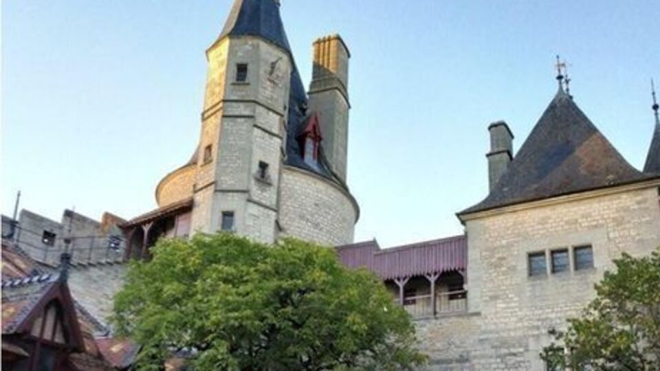 Затриманий жив у замку