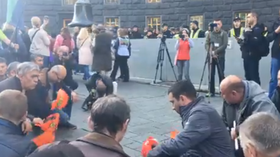 Протестувальники вимагають підвищення зарплат і зниження тарифів