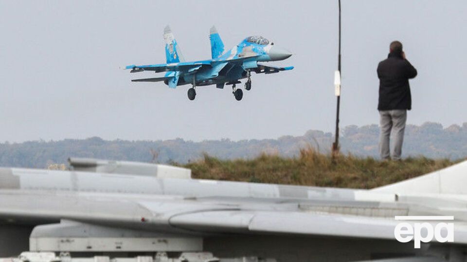 16 октября около 17.00 истребитель Су-27УБ упал в районе села Уланов Винницкой области