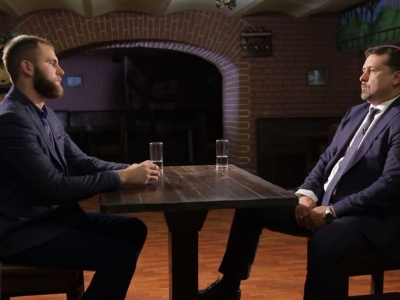 Олександр Мамай (ліворуч): Особисто мені бридко. Це поки що все, що можу сказати про інтерв'ю із Семочком