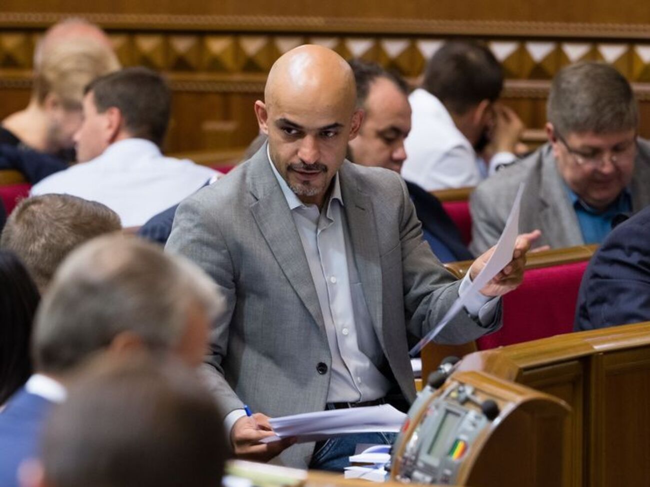 Подивився інтерв'ю Семочка. Якщо нас уважають ідіотами власні спецслужби, чому ми скаржимося, що за недоумків нас має півсвіту?!