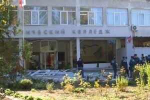 В Следкоме РФ сообщили, что в результате нападения в Керчи погибли 17 человек