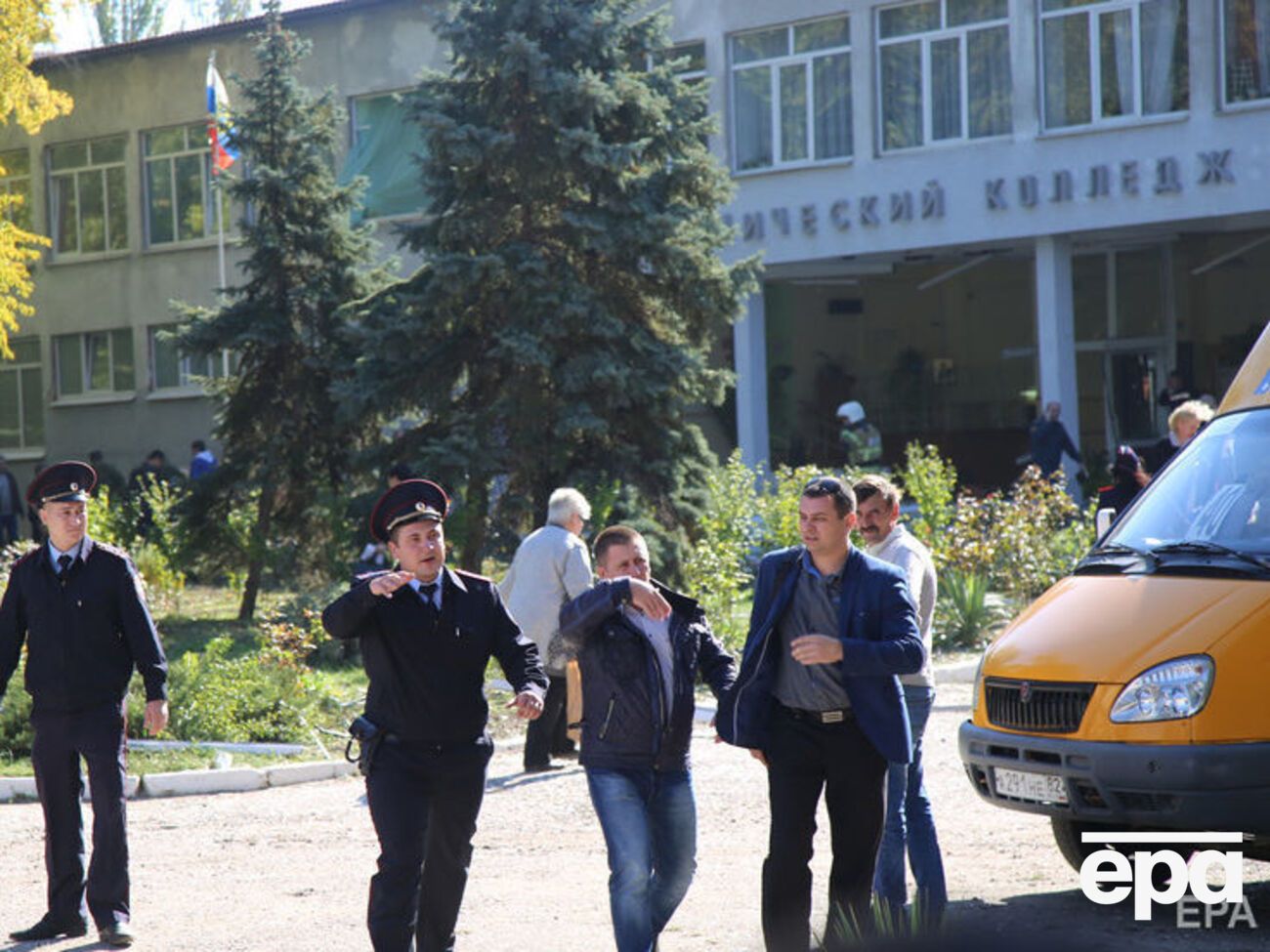 У прокуратурі зазначили, що слідство розглядає всі можливі версії трагедії