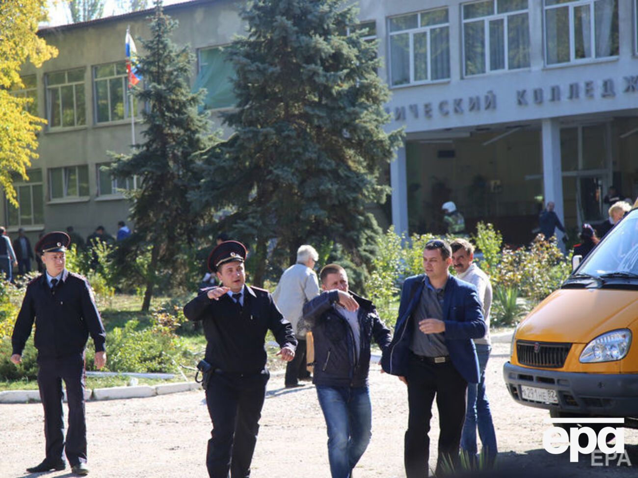 У коледжі в окупованій Керчі стався вибух і масовий розстріл. Фоторепортаж