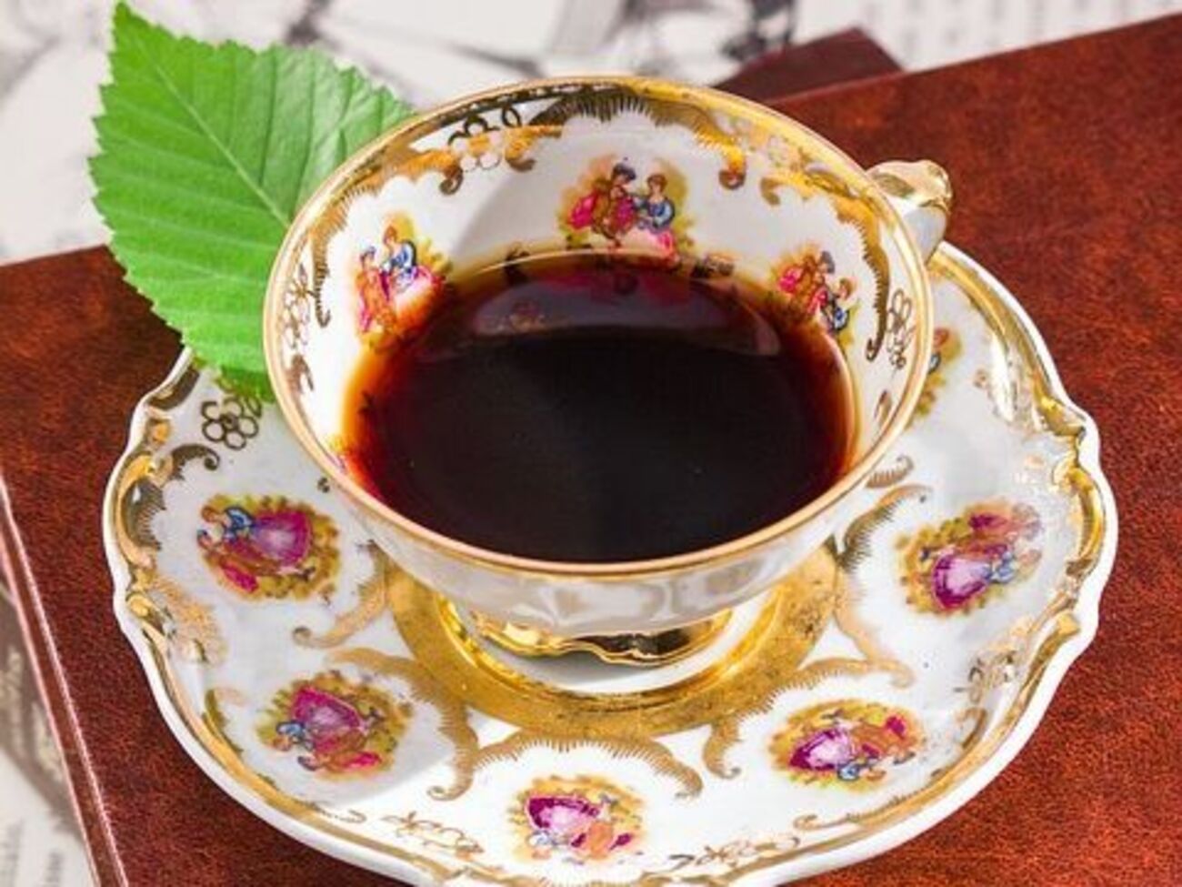 Изделия из костяного фарфора передаются из поколения в поколение как реликвия