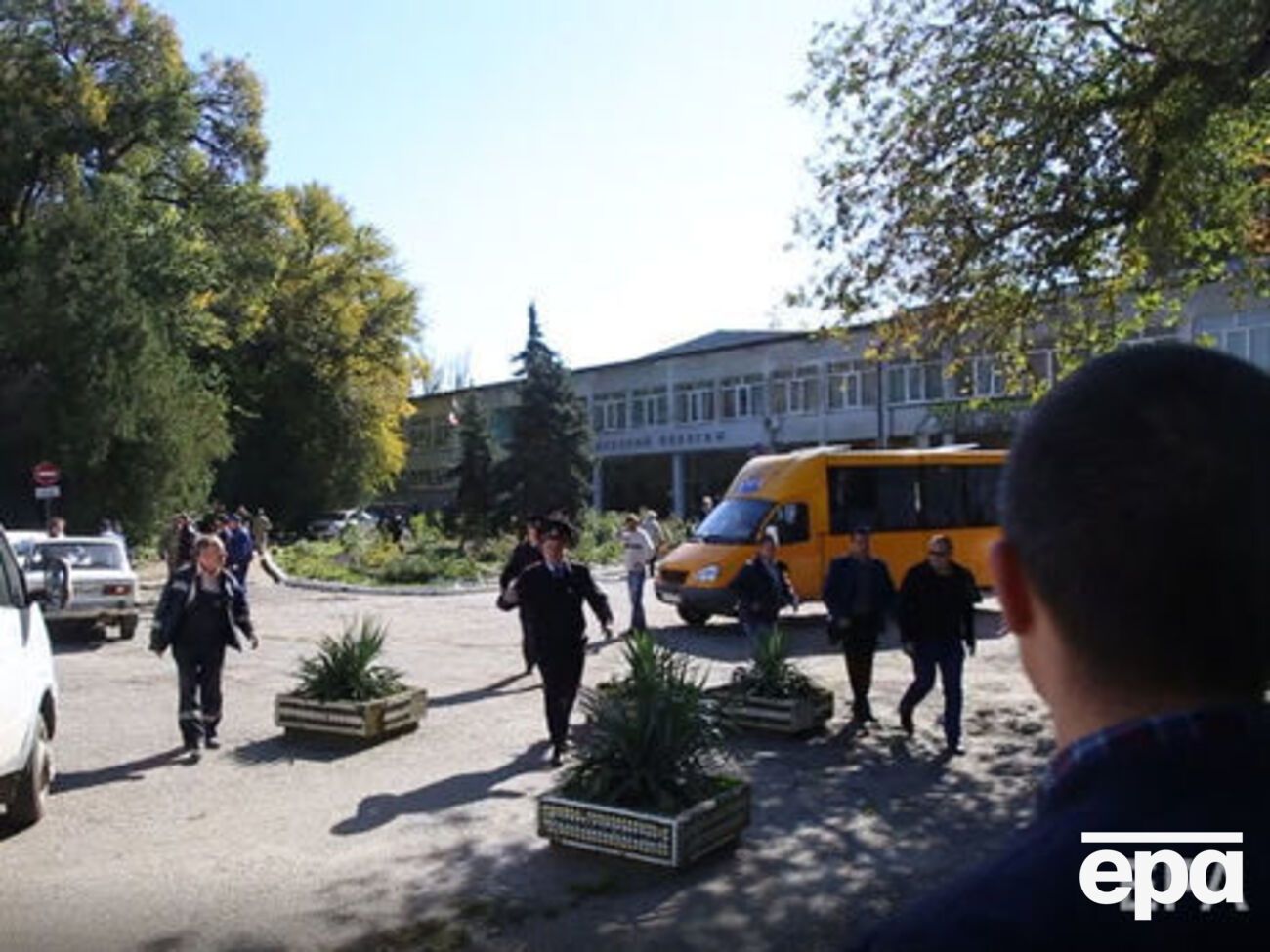 Уранці 17 жовтня в політехнічному коледжі в окупованій Керчі спрацював невстановлений вибуховий пристрій, потім сталася стрілянина