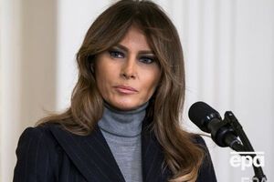 Дружина президента США пересіла на інший літак