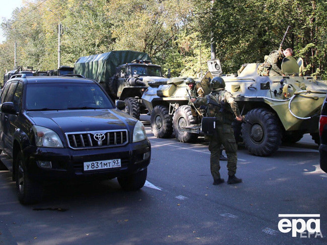 Уранці 17 жовтня в політехнічному коледжі у Керчі спрацював вибуховий пристрій, начинений металевими предметами, також сталася стрілянина