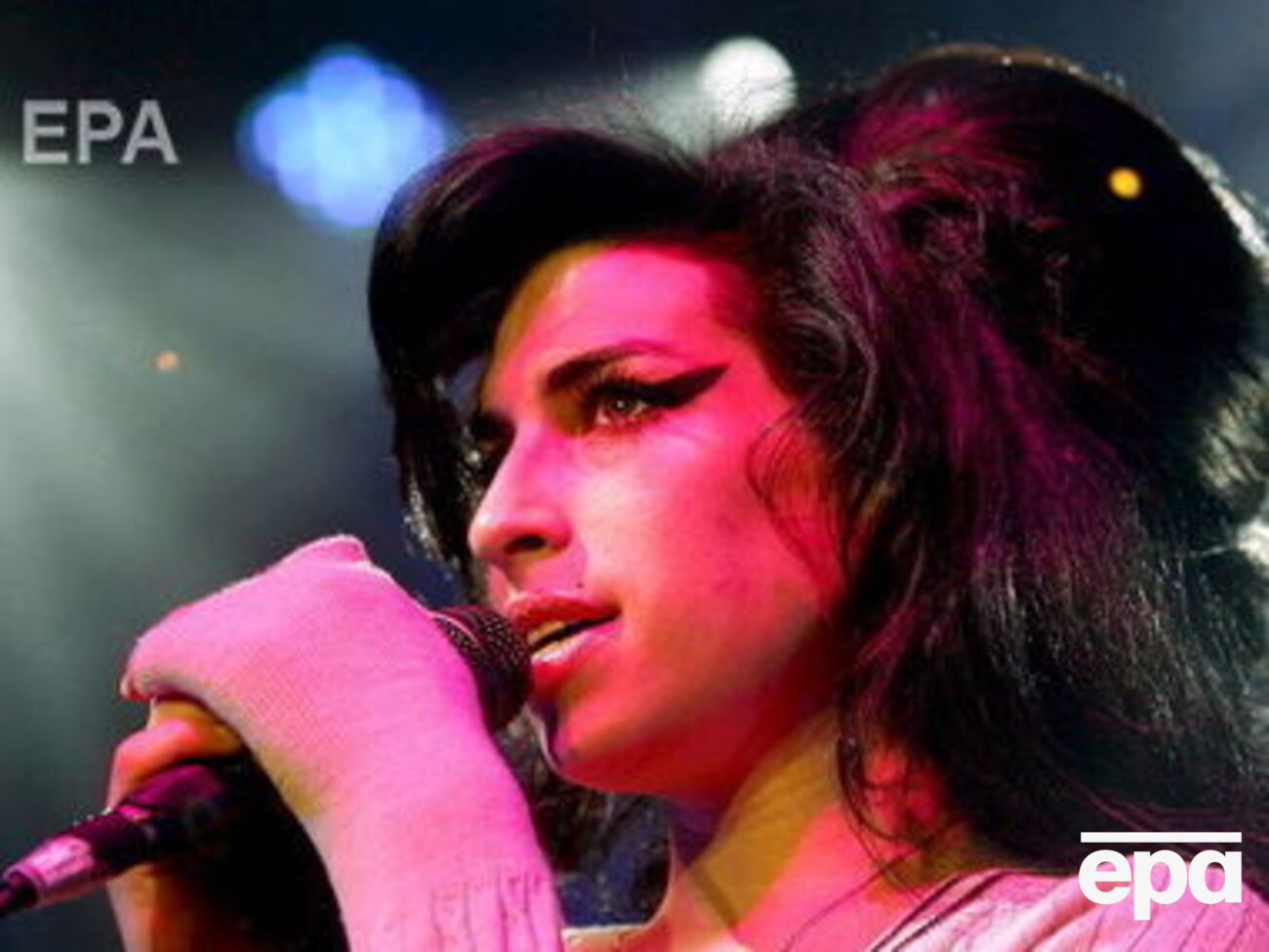 Життя Емі Вайнгаус покажуть у художньому фільмі