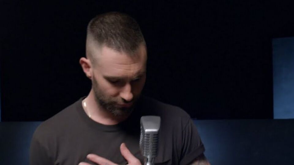 Фронтмен Maroon 5 лично снялся в ролике