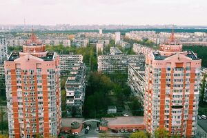 Улица Маршала Жукова находится в жилом массиве Лесной