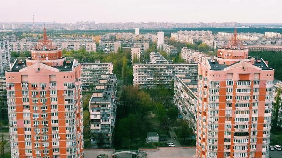 Вулиця Маршала Жукова розташована в житловому масиві Лісовий