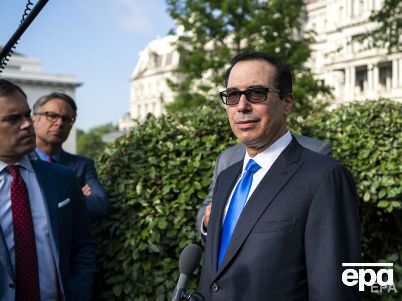 После посещения Белого дома Мнучин заявил об отказе ехать в Саудовскую Аравию