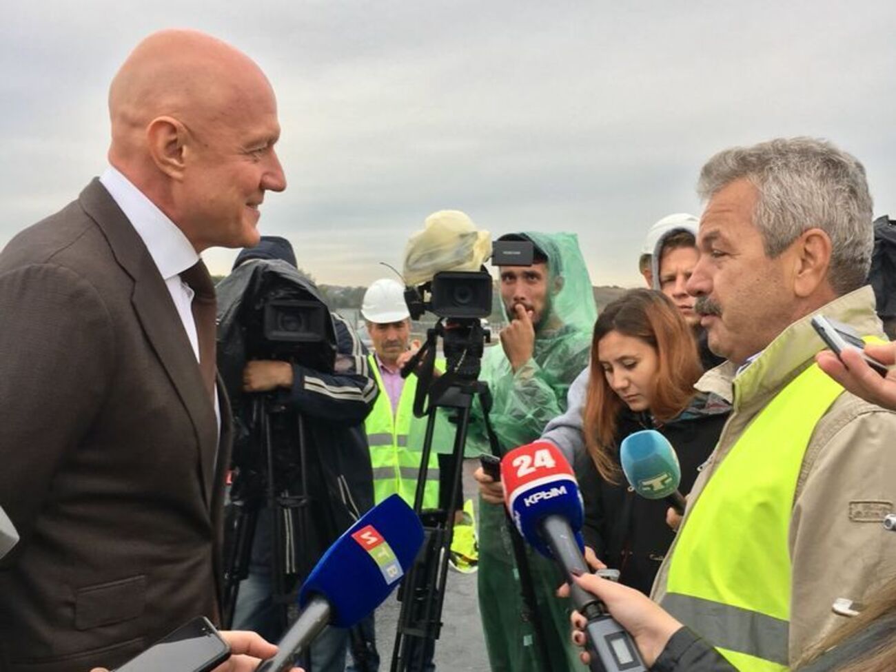 Нахлупін (ліворуч) курирував дорожнє будівництво