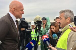 Нахлупін (ліворуч) курирував дорожнє будівництво