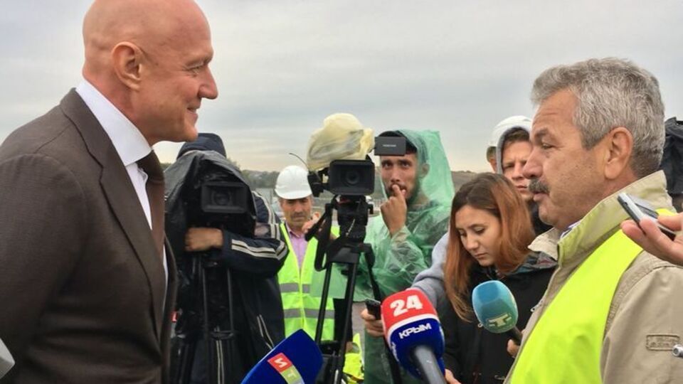 Нахлупін (ліворуч) курирував дорожнє будівництво