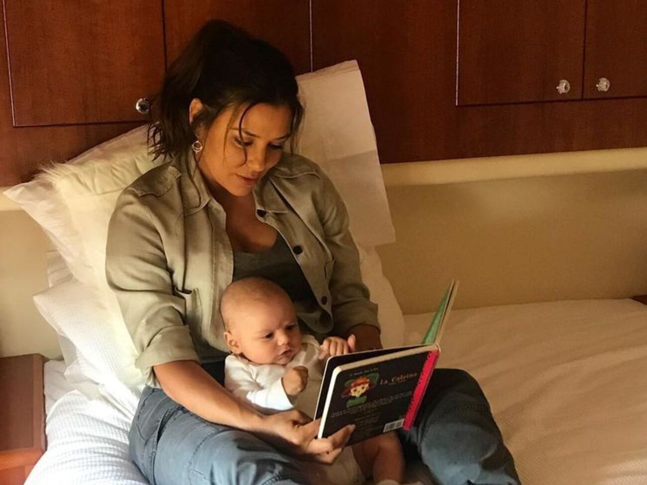 Лонгорія: Усе ще дивуюся, як моє тіло створило і живило цей маленький клубок любові!