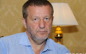 Путин сообщил слушателям, что они умрут как мученики. Грамм 300 белой в нем сидело. Или даже 400. Побухивать начал: нервишки-то уже не выдерживают