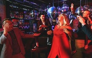 Потап приміряв перуку в новому ролику