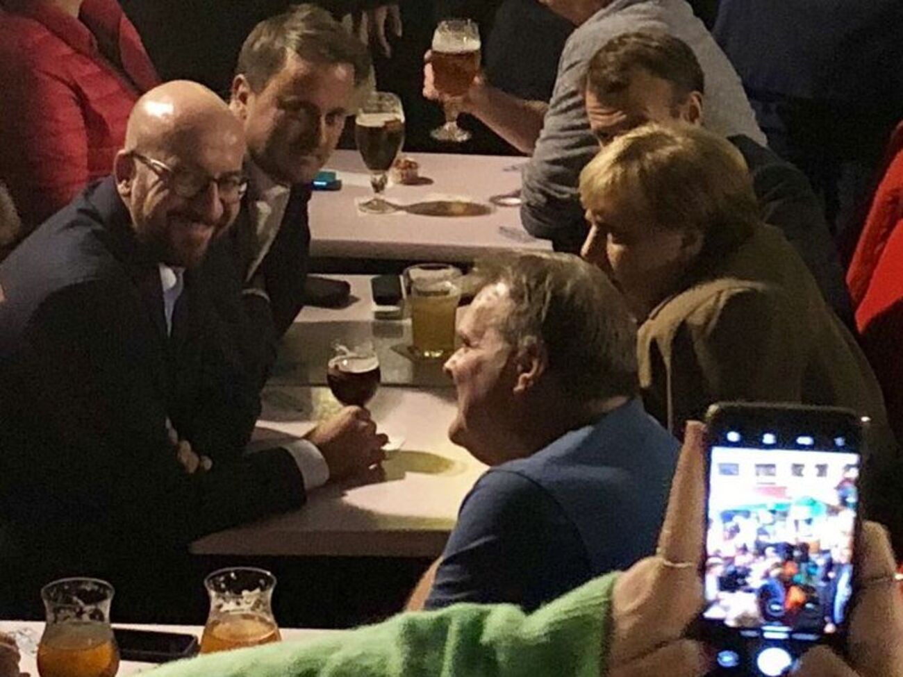 Лидеры стран ЕС пили пиво и ели картошку фри