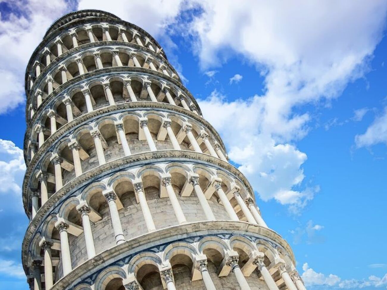 Пізанську вежу будували 200 років