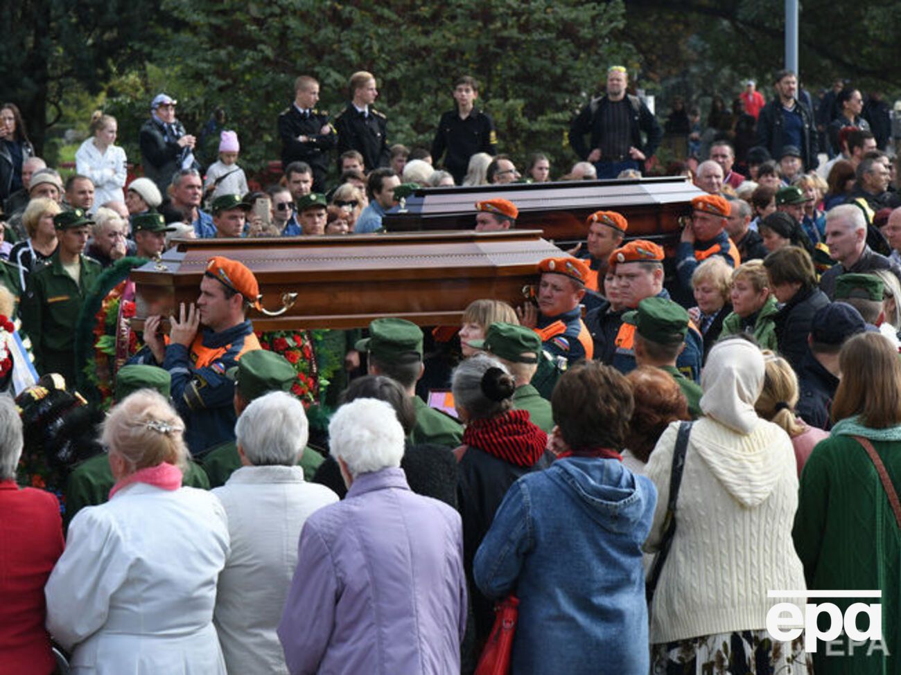 У Керчі поховали жертв масового вбивства в політехнічному технікумі. Фоторепортаж
