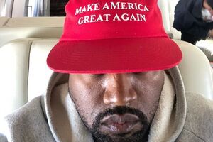 Уэст появился в кепке с надписью "Сделаем Америку великой снова"