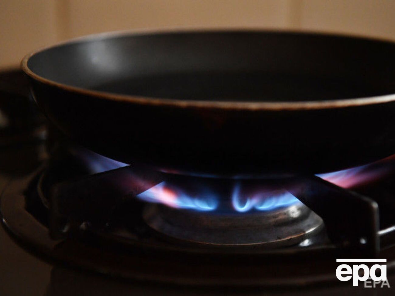 Українці протягом останніх п'яти місяців погашали борги за комунальні послуги, зокрема за постачання газу