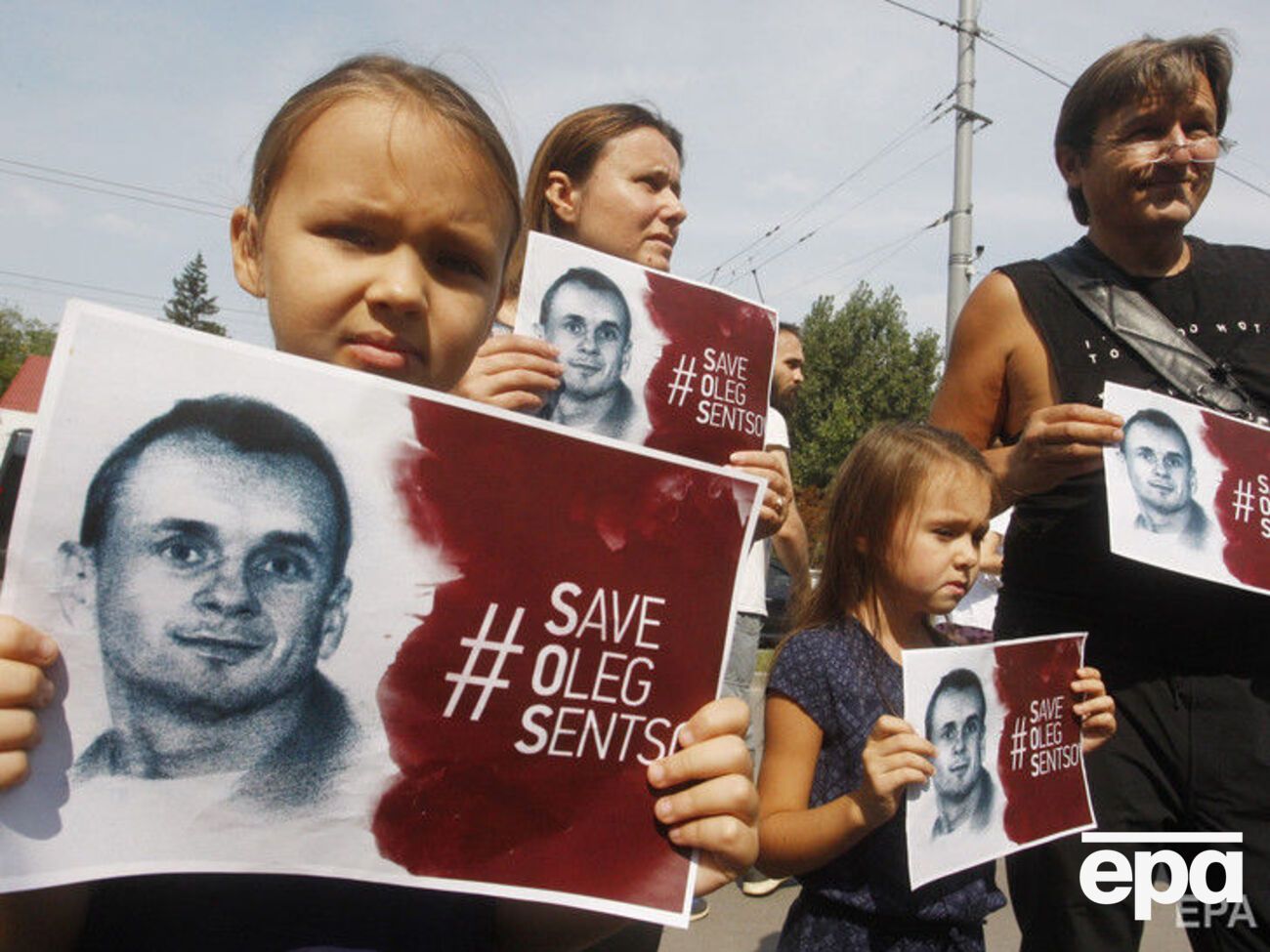 Сенцов объявил бессрочную голодовку 14 мая