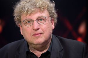 Беда отметил, что врачи ежедневно разминают мышцы Шумахеру