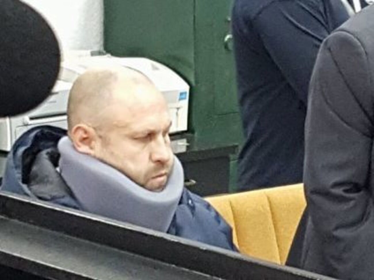 Дронов добавил, что после аварии не смог подойти к потерпевшим, так как его увезли в больницу