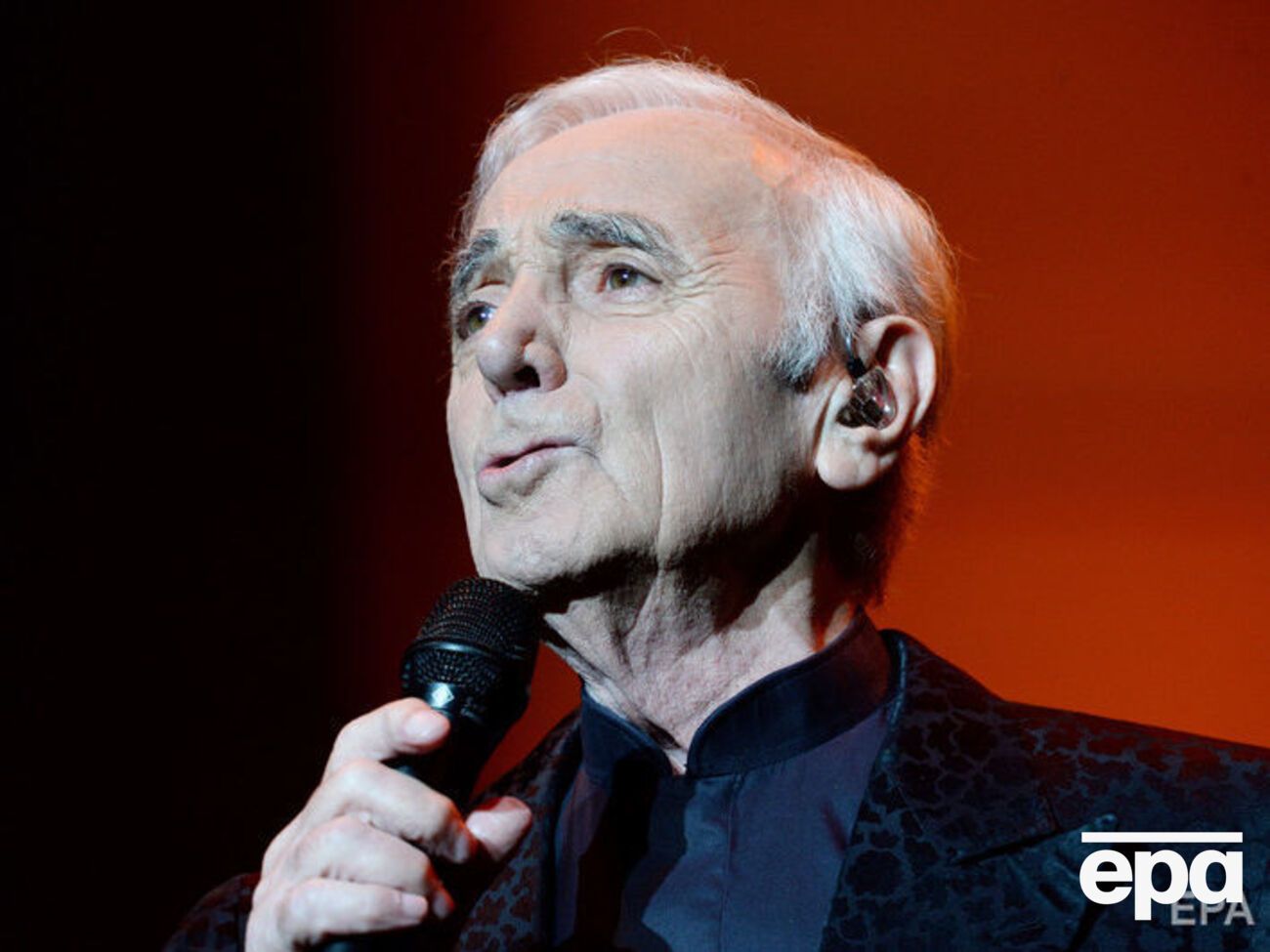 Азнавур скончался 1 октября