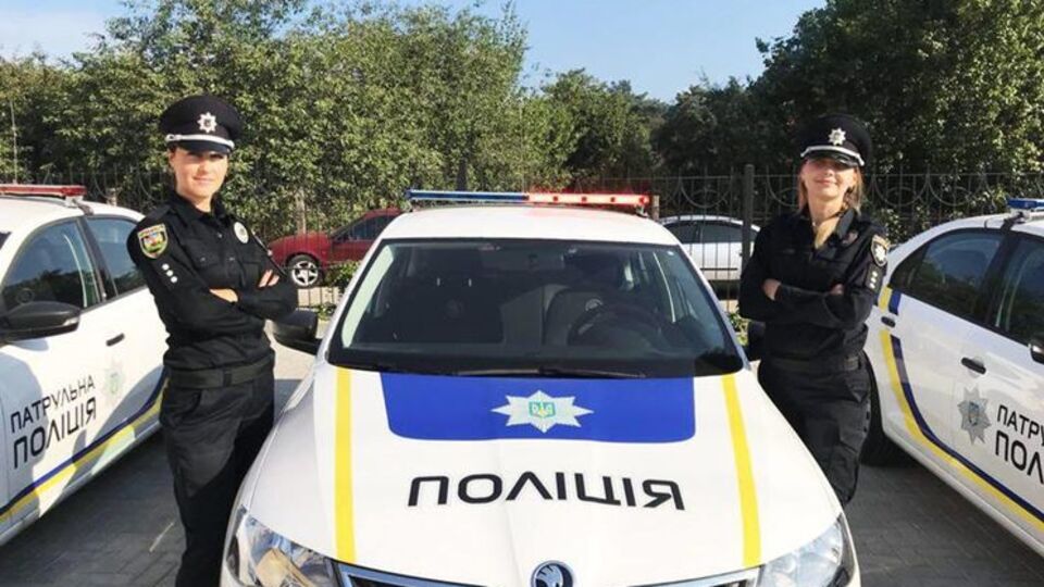 Назву і символіку поліції дозволено використовувати тільки поліцейським